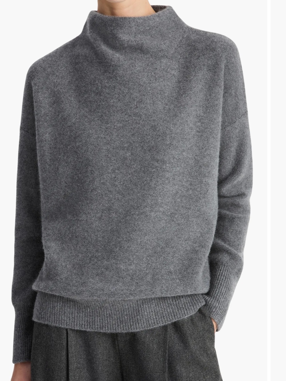 VINCE 100%  cashmere Sweater Women’s Small funnel neck Plush gray knit pullover
